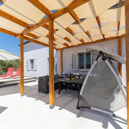 Semesterbostad House Beram *